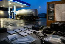 Torino: român arestat după clonarea cardurilor de carburant ale Poliției italiene Torino: român arestat după clonarea cardurilor de carburant ale Poliției italiene